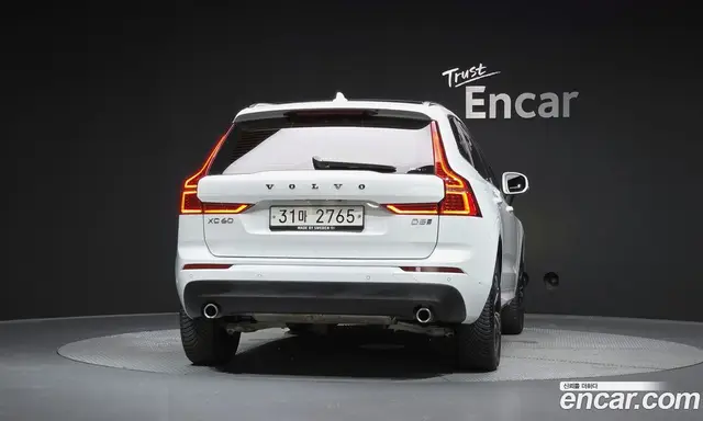 Volvo XC60 2018 2.0 автомат (гидро), миниатюра 4