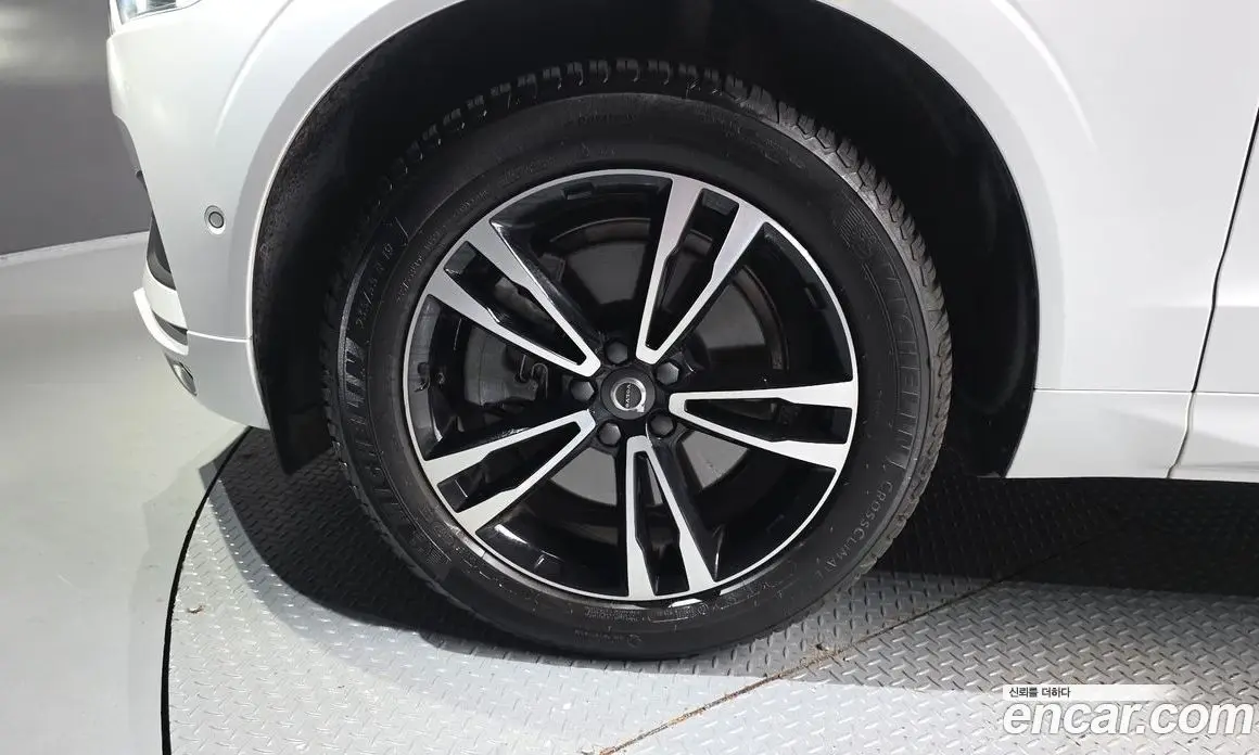 Volvo XC60 2018 2.0 автомат (гидро), фото 5