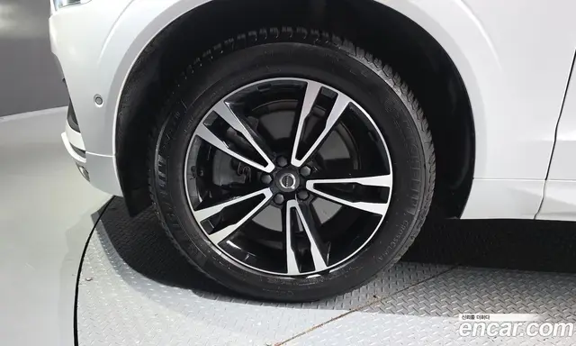 Volvo XC60 2018 2.0 автомат (гидро), миниатюра 5