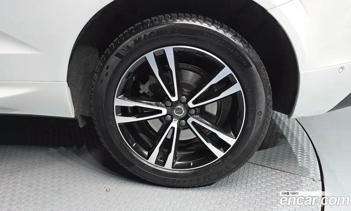Volvo XC60 2018 2.0 автомат (гидро), фото 7