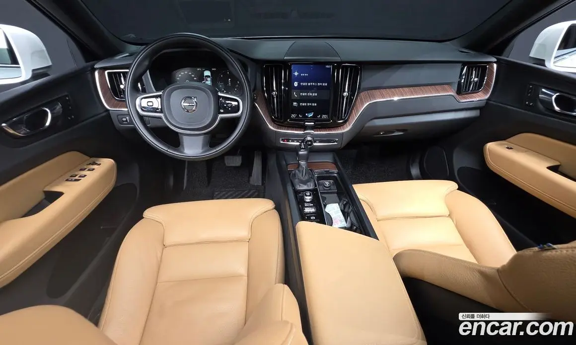 Volvo XC60 2018 2.0 автомат (гидро), фото 10
