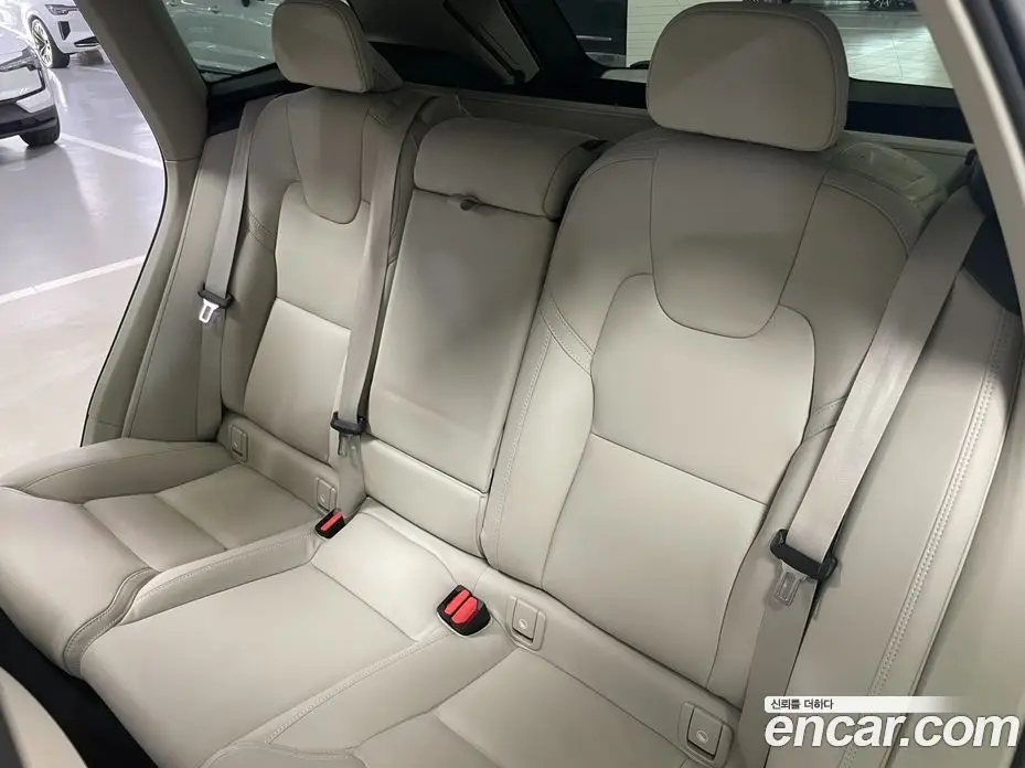 Volvo XC60 2026 2.0 автомат (гидро), фото 11