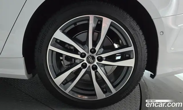 Audi A6 2023 2.0 автомат (гидро), миниатюра 7