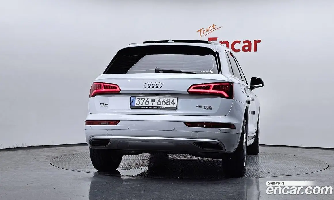 Audi Q5 2020 2.0 автомат (гидро), фото 4