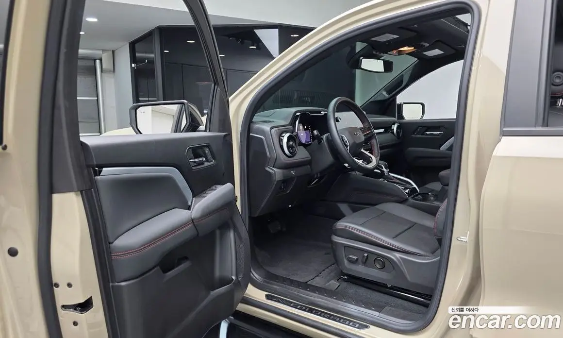 Chevrolet Colorado 2023 2.7 автомат (гидро), фото 13