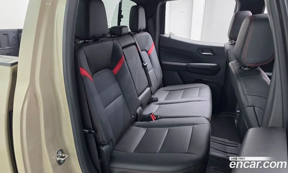 Chevrolet Colorado 2023 2.7 автомат (гидро), фото 17