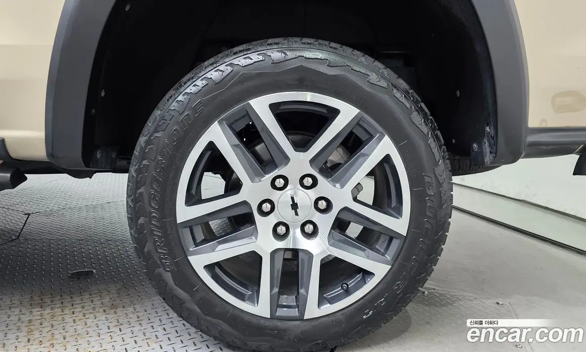 Chevrolet Colorado 2023 2.7 автомат (гидро), фото 7