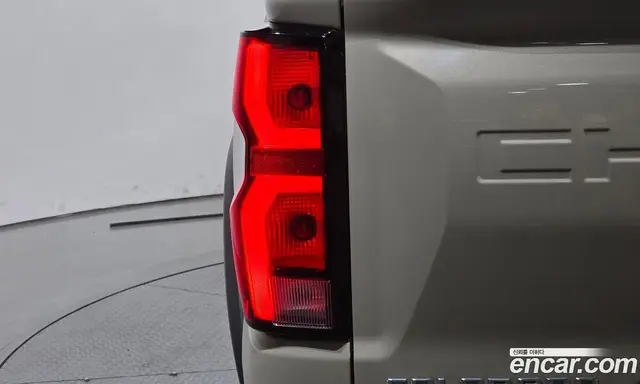 Chevrolet Colorado 2023 2.7 автомат (гидро), миниатюра 9