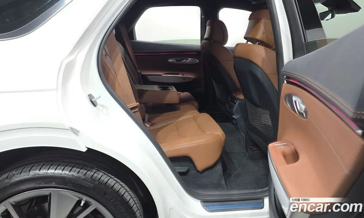 Genesis GV70 2024 2.5 автомат (гидро), фото 17
