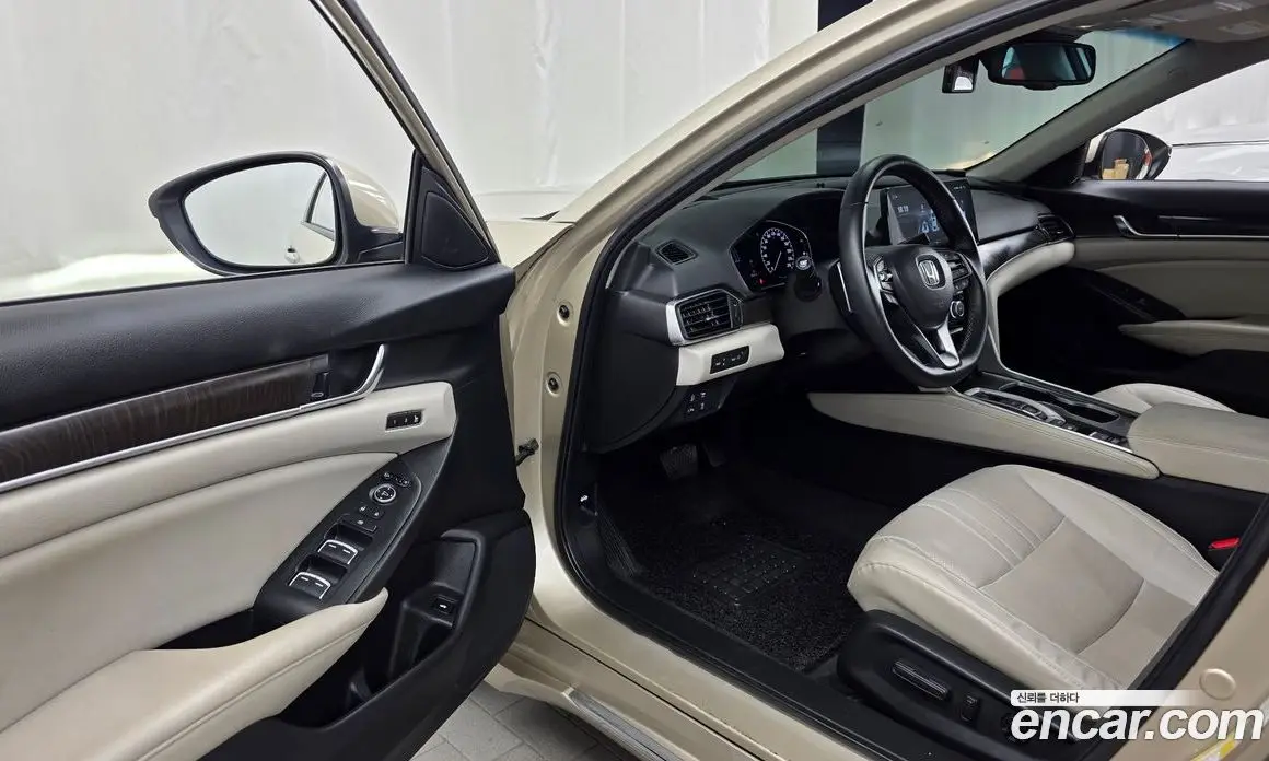 Honda Accord 2018 2.0 автомат (гидро), фото 13