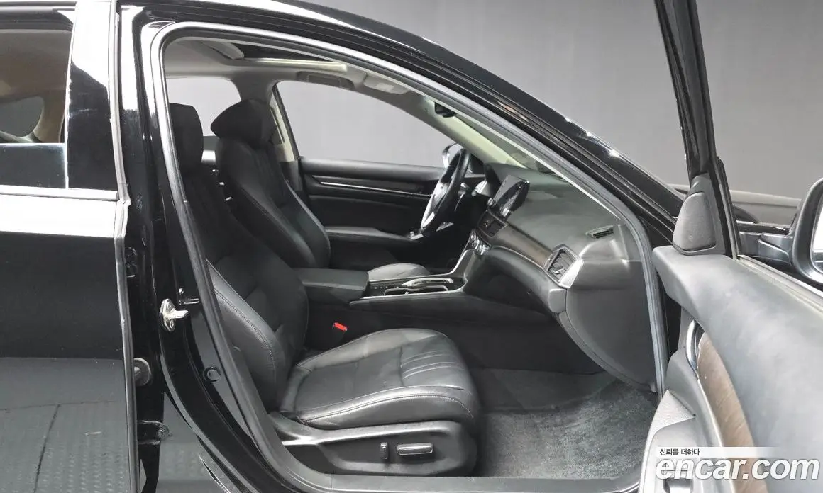 Honda Accord 2019 2.0 автомат (гидро), фото 11