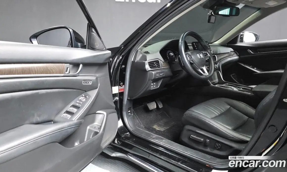 Honda Accord 2019 2.0 автомат (гидро), фото 10