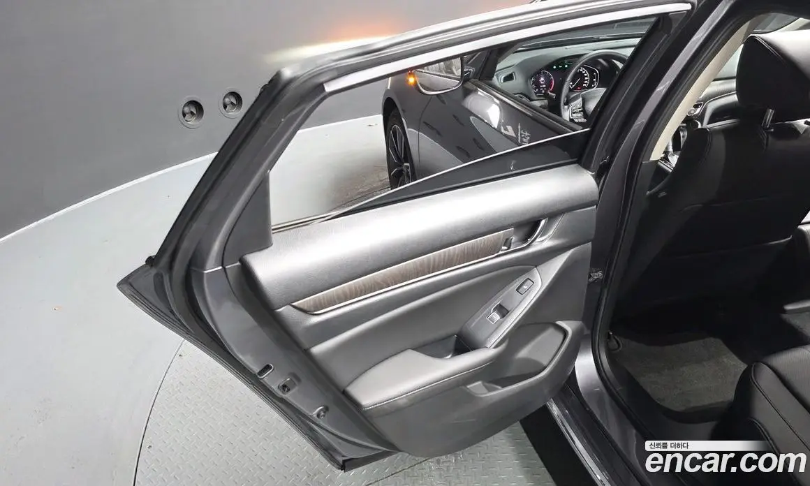 Honda Accord 2021 1.5 автомат (гидро), фото 14