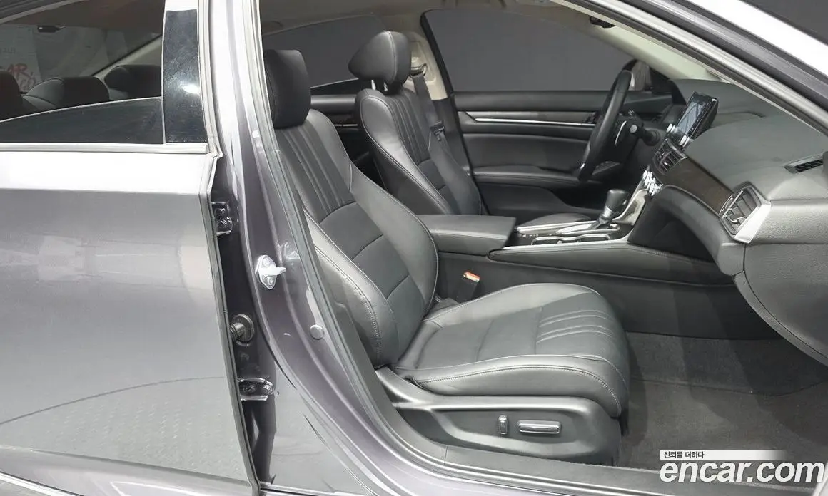 Honda Accord 2021 1.5 автомат (гидро), фото 16