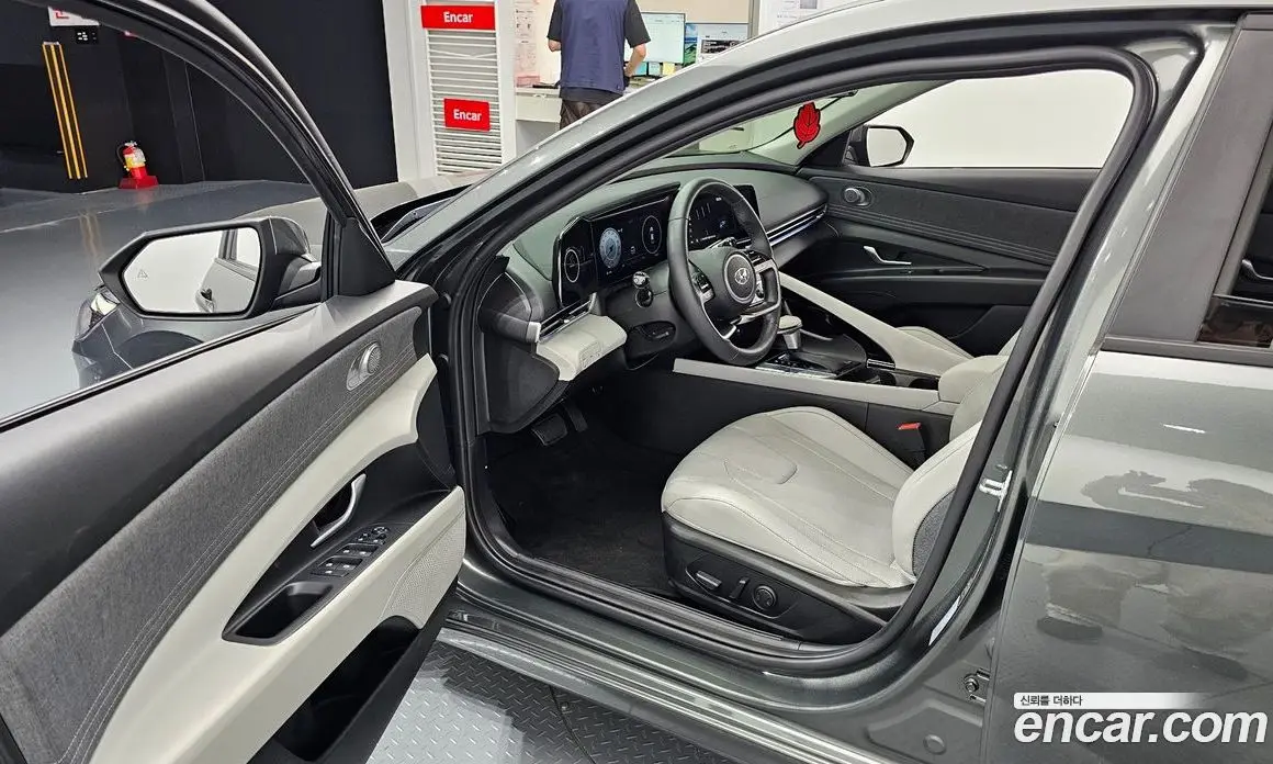 Hyundai Avante 2022 1.6 автомат (гидро), фото 13