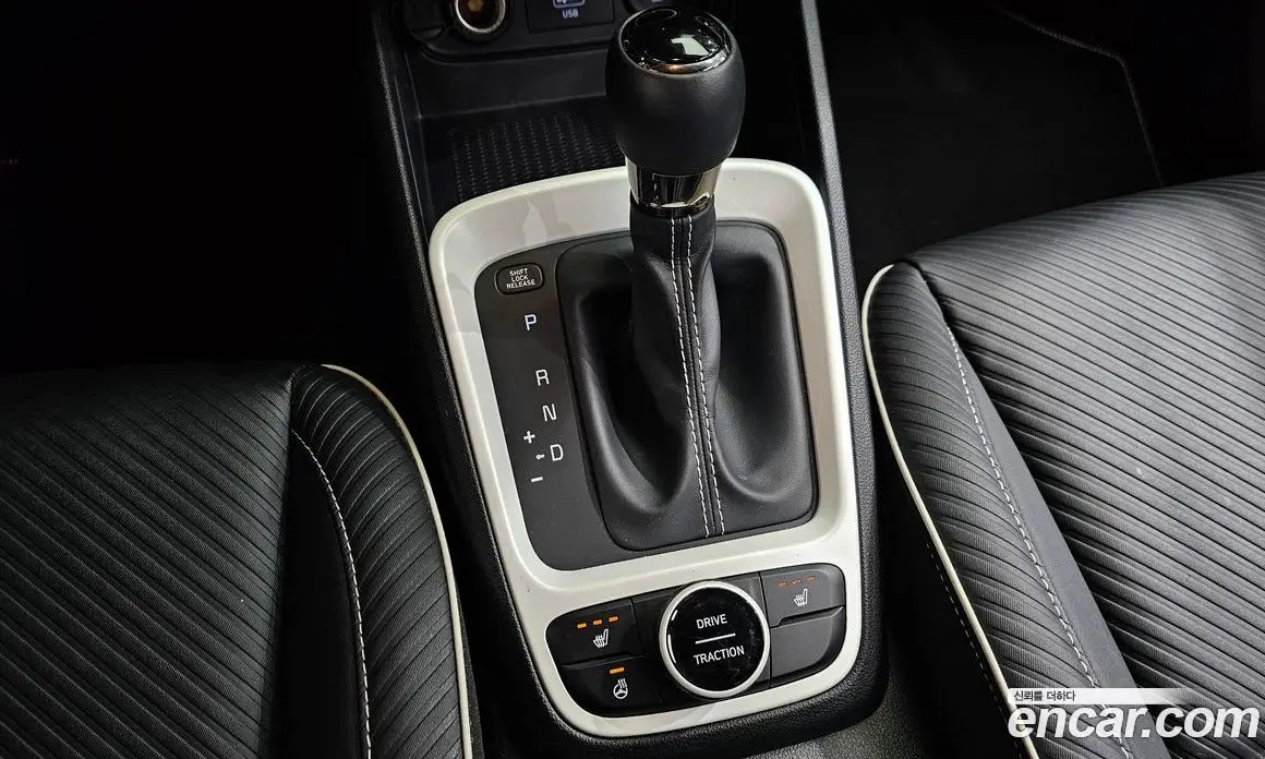 Hyundai Venue 2019 1.6 автомат (гидро), фото 12