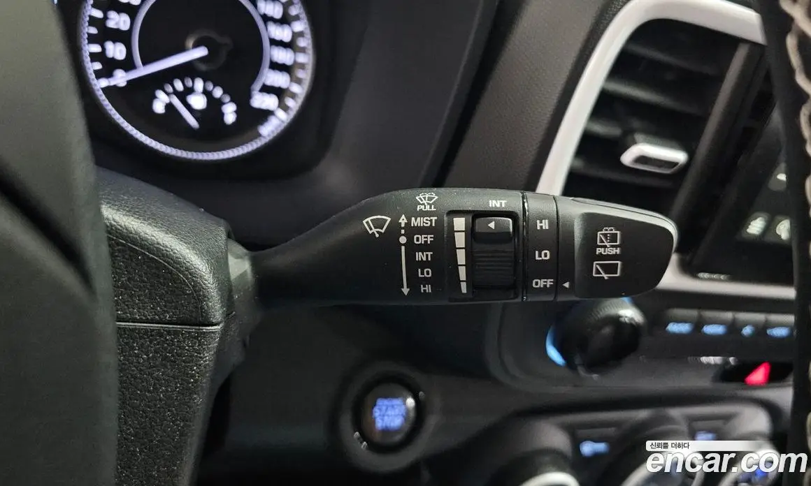 Hyundai Venue 2019 1.6 автомат (гидро), фото 34