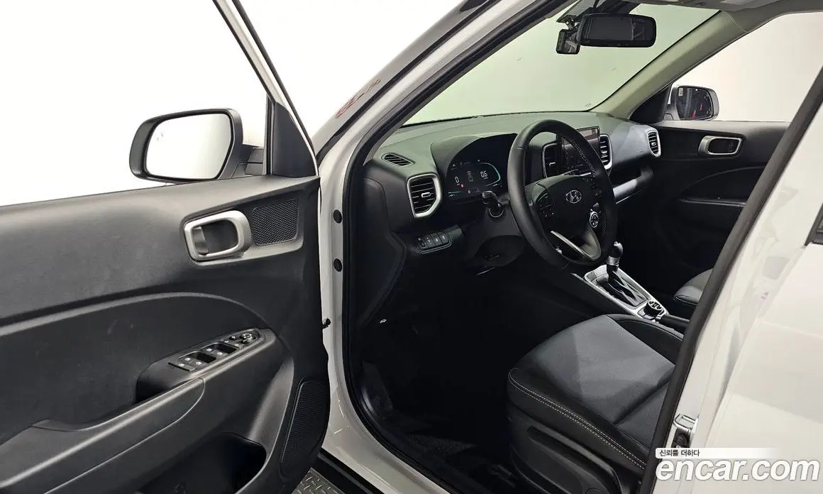 Hyundai Venue 2025 1.6 автомат (гидро), фото 12