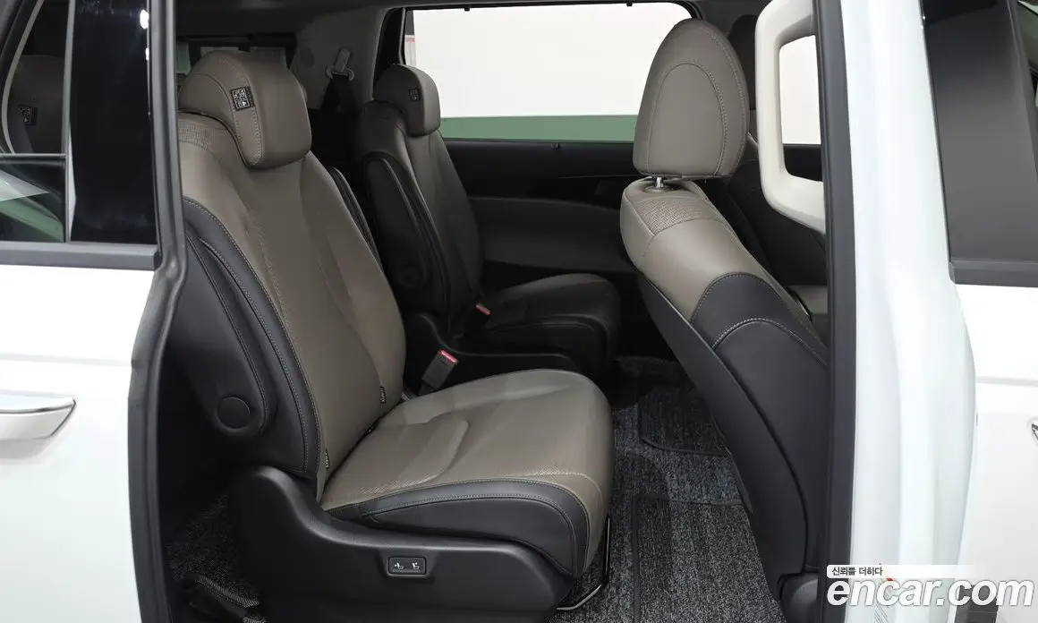 Kia Carnival 2024 1.6 автомат (гидро), фото 17