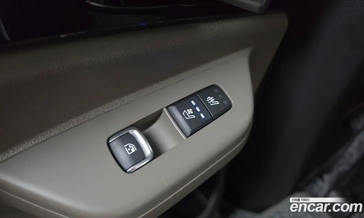 Kia Carnival 2024 1.6 автомат (гидро), фото 37