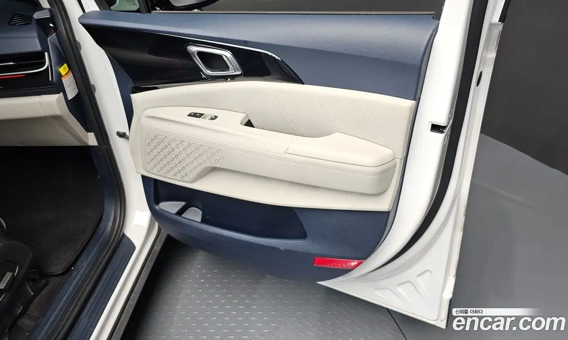 Kia Carnival 2024 1.6 автомат (гидро), фото 15