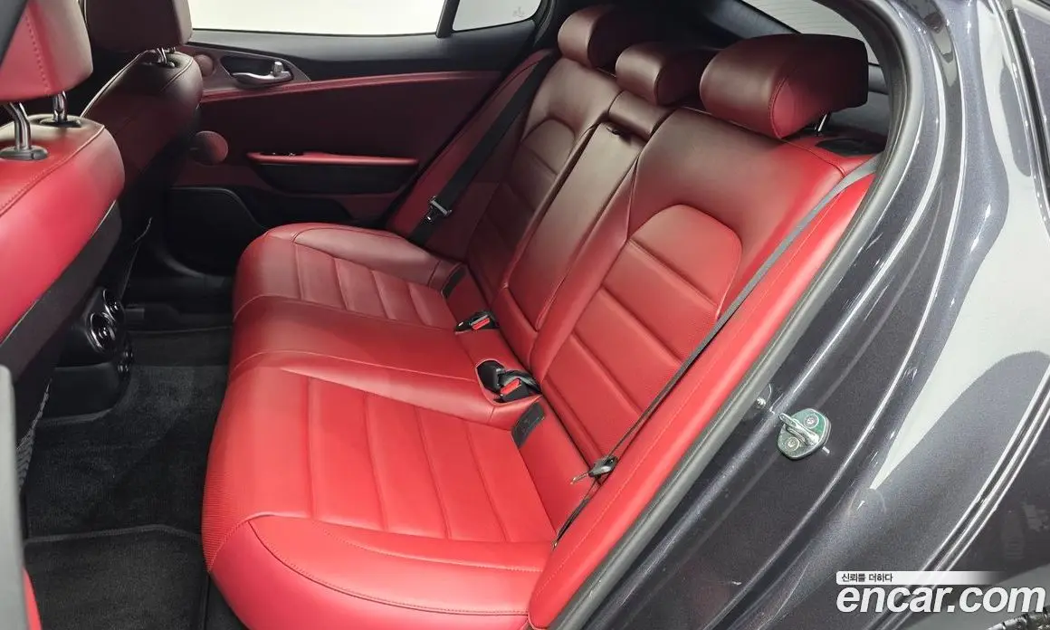Kia Stinger 2019 3.3 автомат (гидро), фото 15