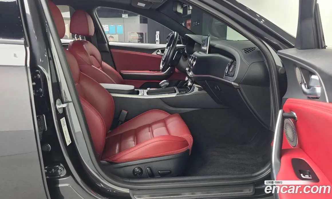 Kia Stinger 2019 3.3 автомат (гидро), фото 16