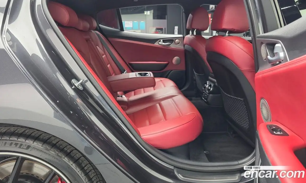 Kia Stinger 2019 3.3 автомат (гидро), фото 17