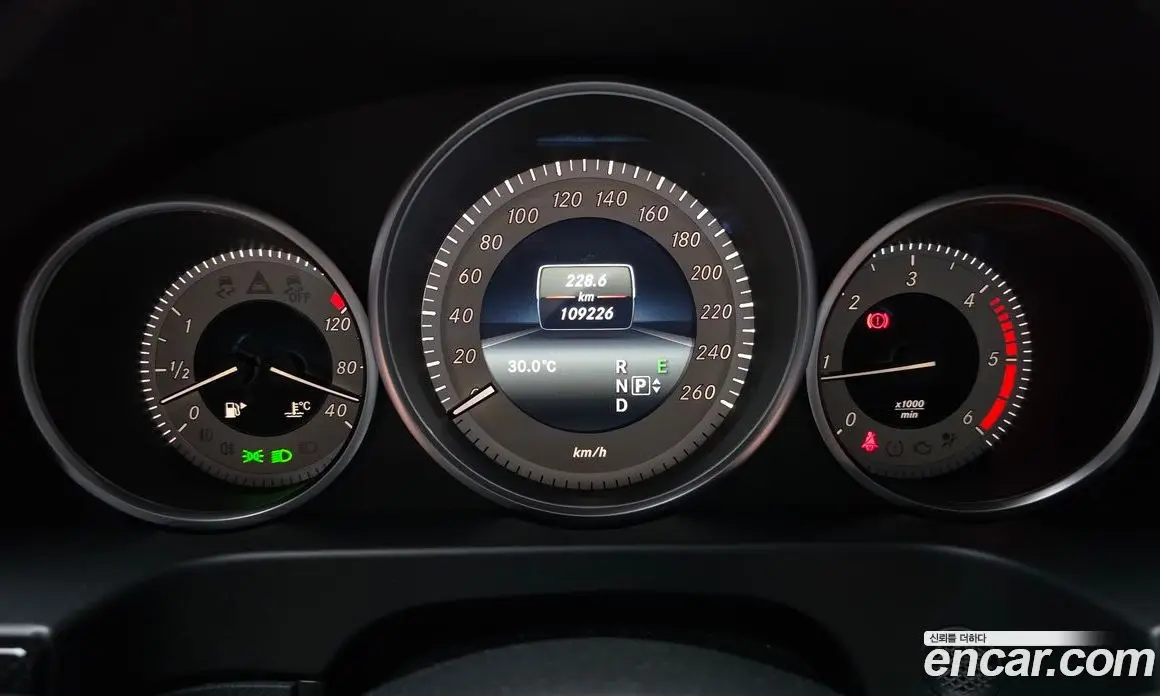 Mercedes-Benz E-Class 2014 2.1 автомат (гидро), фото 8