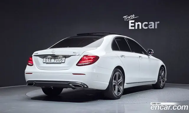 Mercedes-Benz E-Class 2018 2.0 автомат (гидро), миниатюра 2