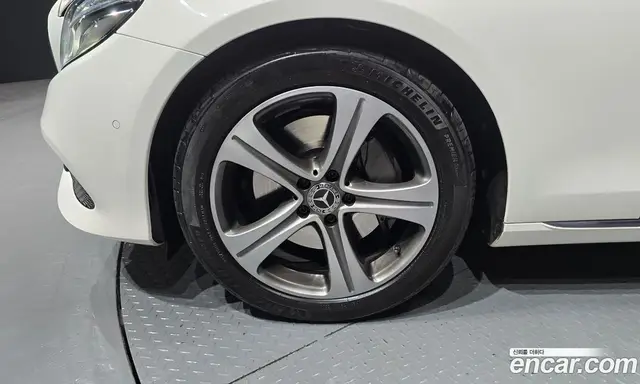 Mercedes-Benz E-Class 2018 2.0 автомат (гидро), миниатюра 5