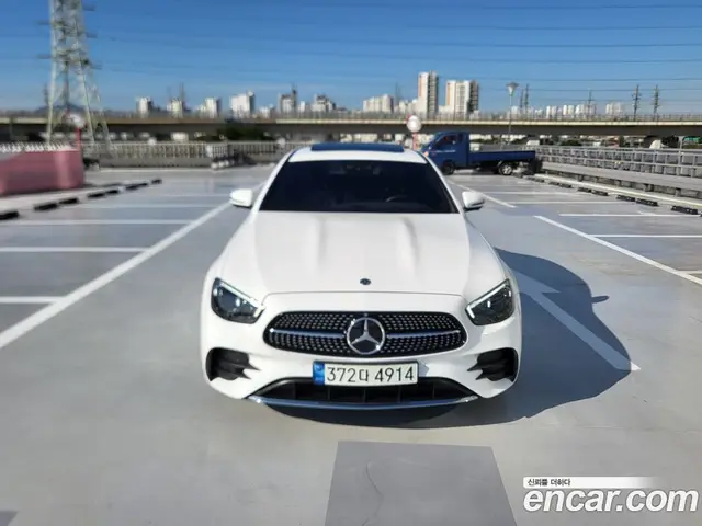 Mercedes-Benz E-Class 2021 1.9 автомат (гидро), миниатюра 1