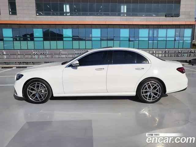Mercedes-Benz E-Class 2021 1.9 автомат (гидро), миниатюра 3