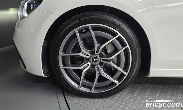 Mercedes-Benz E-Class 2021 1.9 автомат (гидро), миниатюра 5