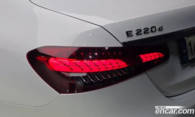 Mercedes-Benz E-Class 2021 1.9 автомат (гидро), миниатюра 9