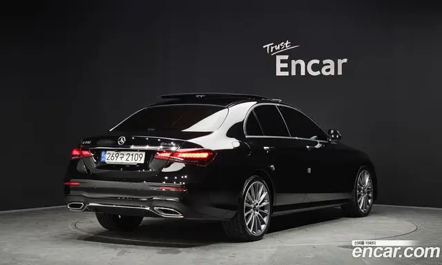 Mercedes-Benz E-Class 2022 2.0 автомат (гидро), миниатюра 2