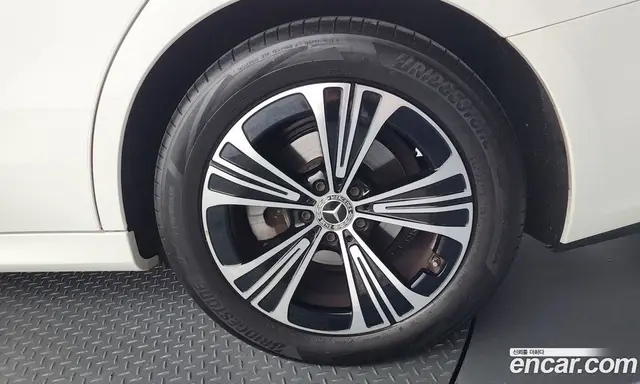 Mercedes-Benz E-Class 2024 2.0 автомат (гидро), миниатюра 7