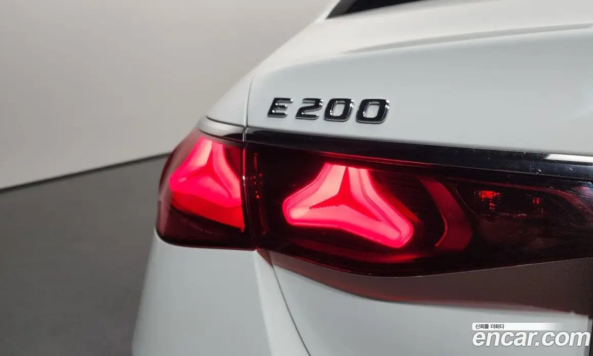 Mercedes-Benz E-Class 2024 2.0 автомат (гидро), фото 9