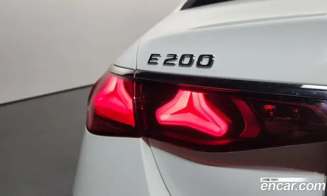 Mercedes-Benz E-Class 2024 2.0 автомат (гидро), миниатюра 9
