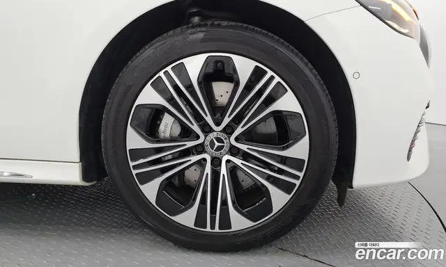 Mercedes-Benz E-Class 2025 2.0 автомат (гидро), миниатюра 7