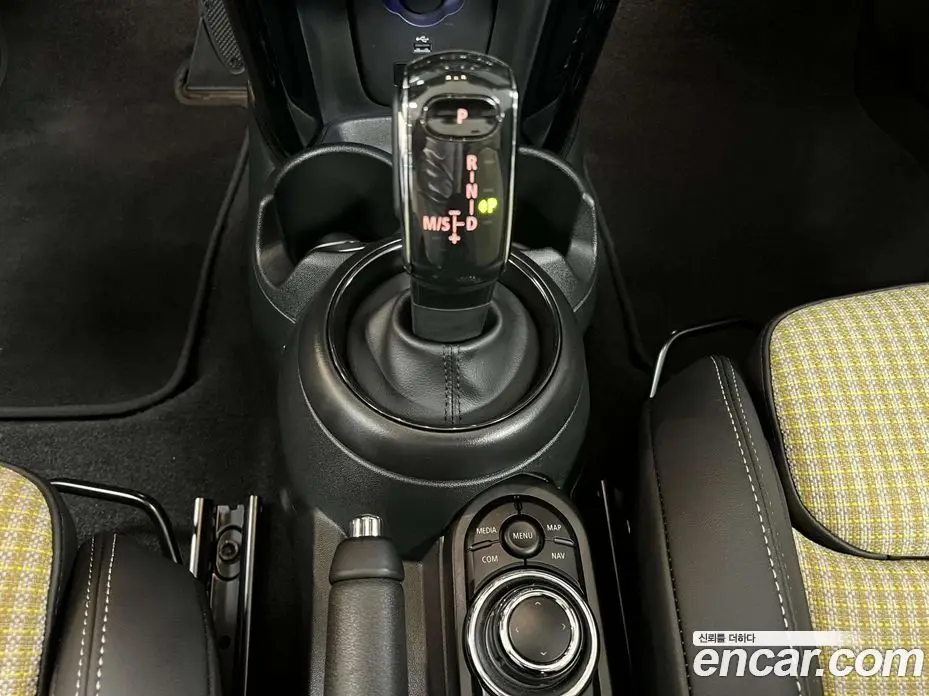 Mini Cooper Convertible 2023 2.0 автомат (гидро), фото 9