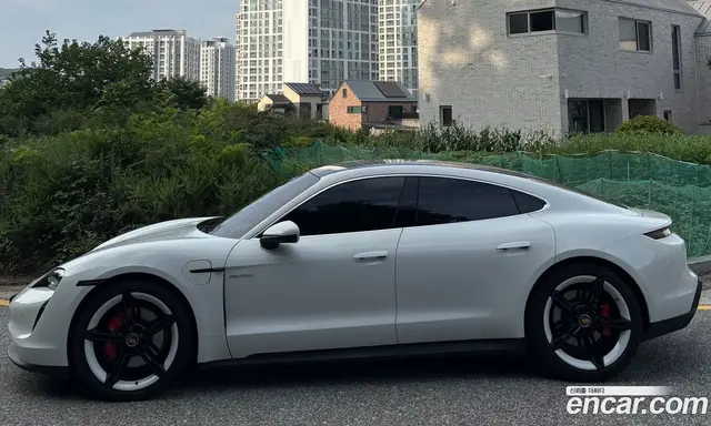 Porsche Taycan 2021 5.0 автомат (гидро), миниатюра 3