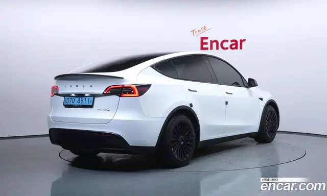 Tesla Model Y 2023 0.2 автомат (гидро), миниатюра 2