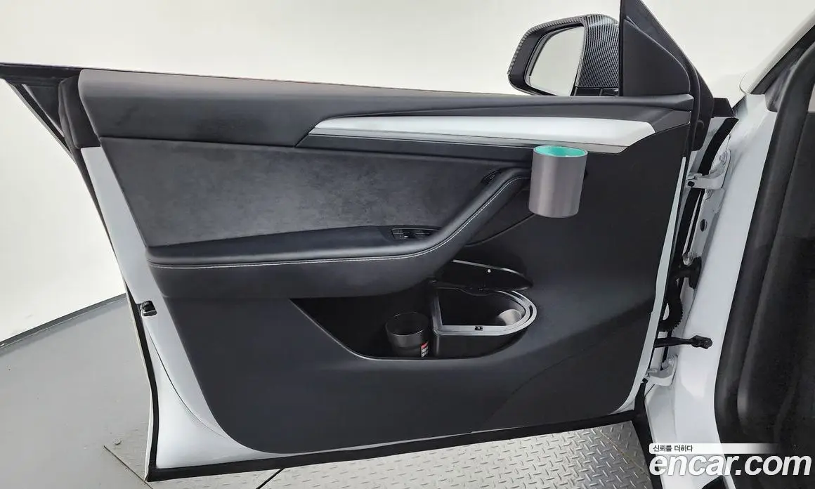 Tesla Model Y 2023 0.2 автомат (гидро), фото 14