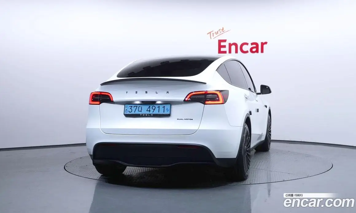 Tesla Model Y 2023 0.2 автомат (гидро), фото 4