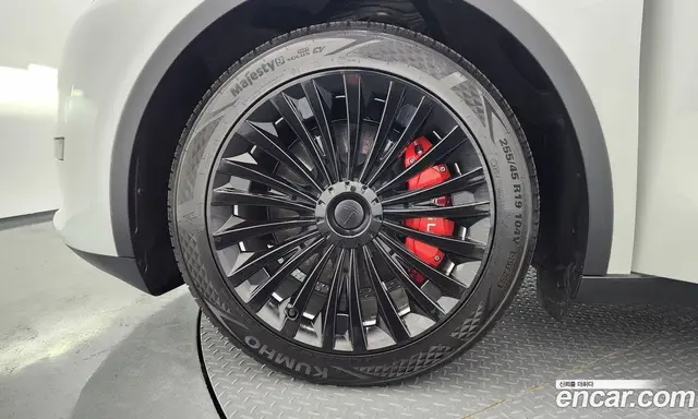 Tesla Model Y 2023 0.2 автомат (гидро), миниатюра 5