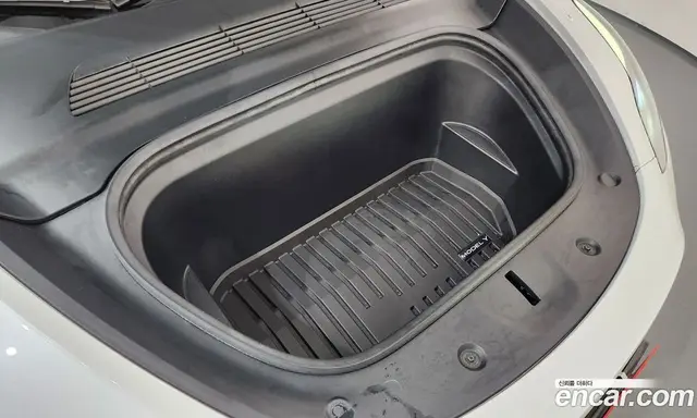 Tesla Model Y 2023 0.2 автомат (гидро), миниатюра 6
