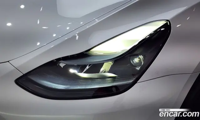 Tesla Model Y 2023 0.2 автомат (гидро), миниатюра 8