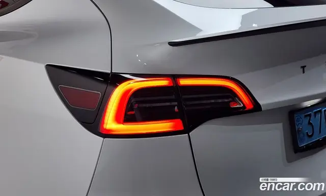Tesla Model Y 2023 0.2 автомат (гидро), миниатюра 9