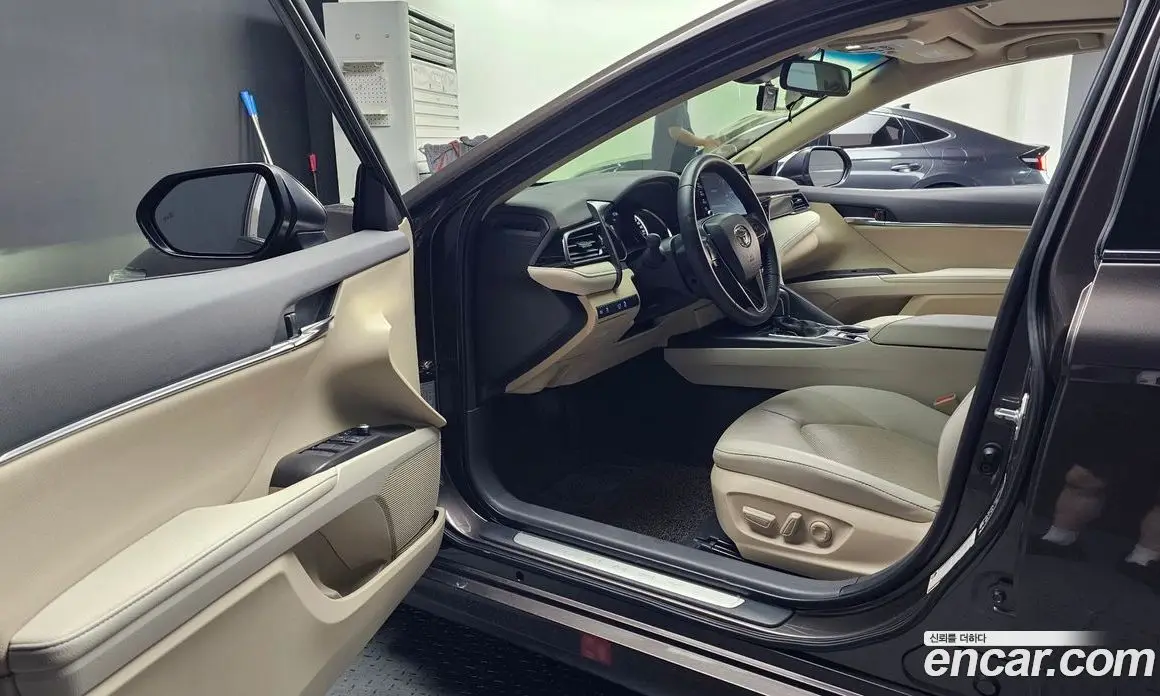 Toyota Camry 2022 2.5 автомат (гидро), фото 13
